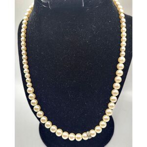 Vintage Hollywood Glam Graduated Imitation Pearl Necklace 20in
